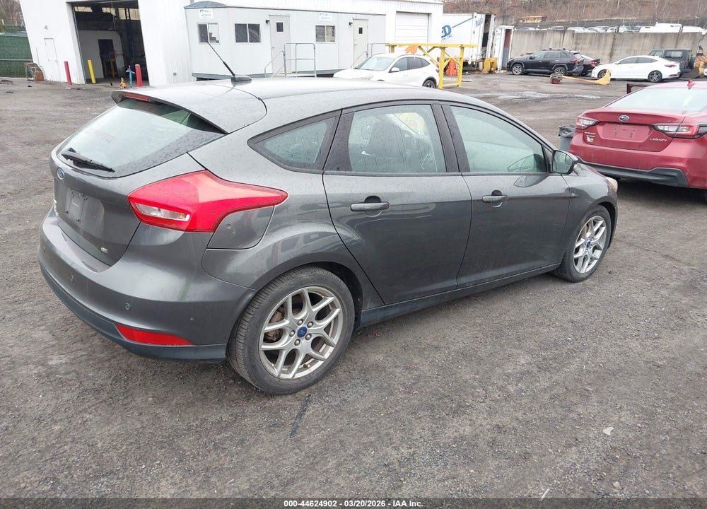 2015 FORD FOCUS SE VIN: 1FADP3K23FL253811