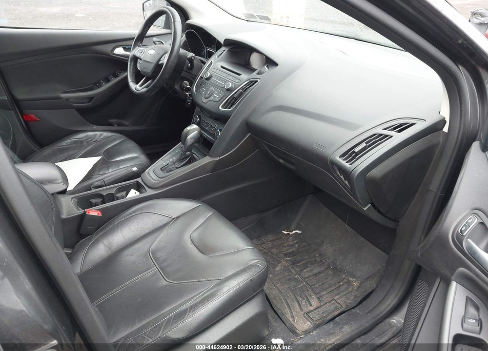 2015 FORD FOCUS SE VIN: 1FADP3K23FL253811