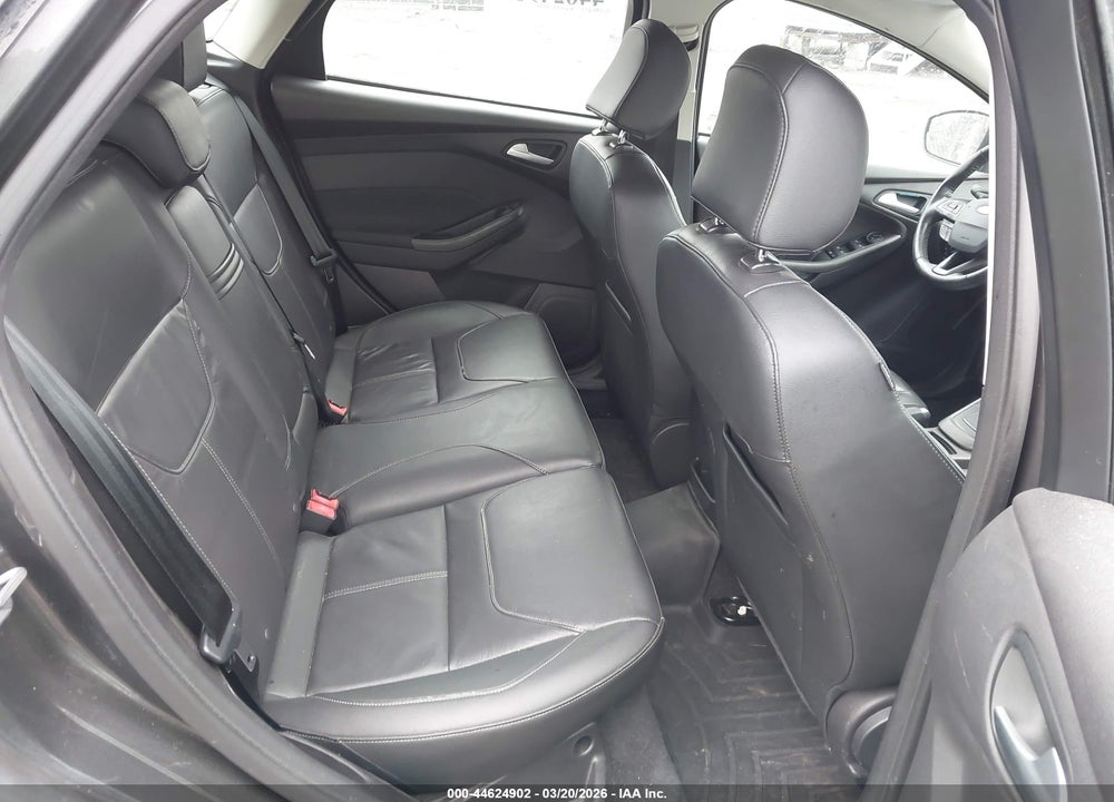 2015 FORD FOCUS SE VIN: 1FADP3K23FL253811