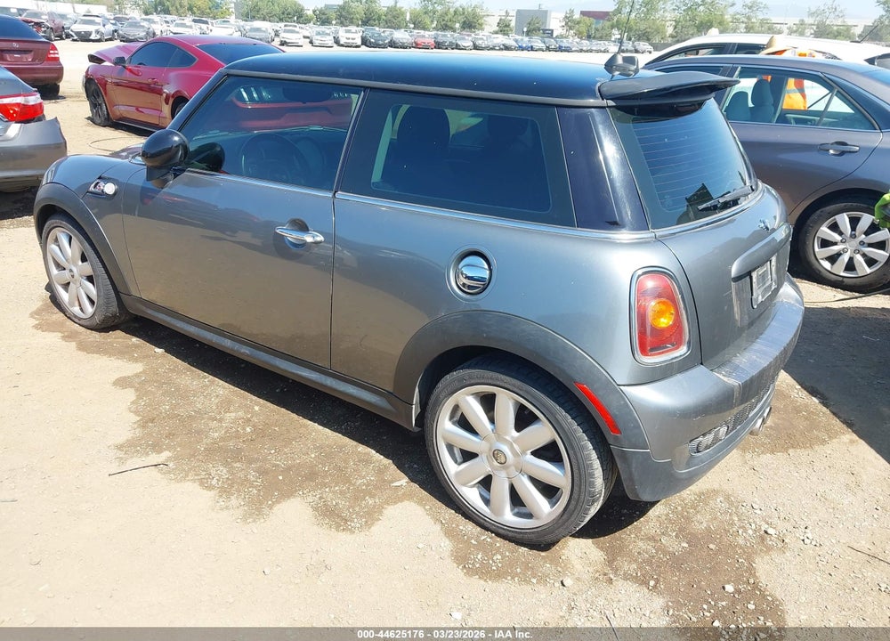 2007 MINI COOPER S VIN: WMWMF73557TV30731