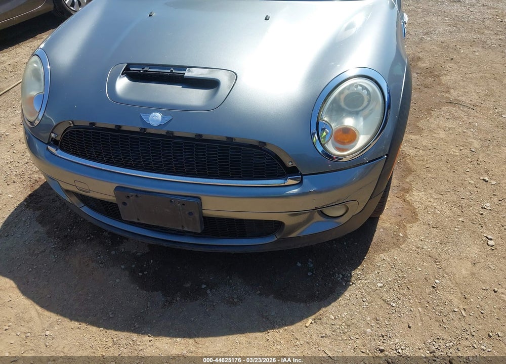 2007 MINI COOPER S VIN: WMWMF73557TV30731