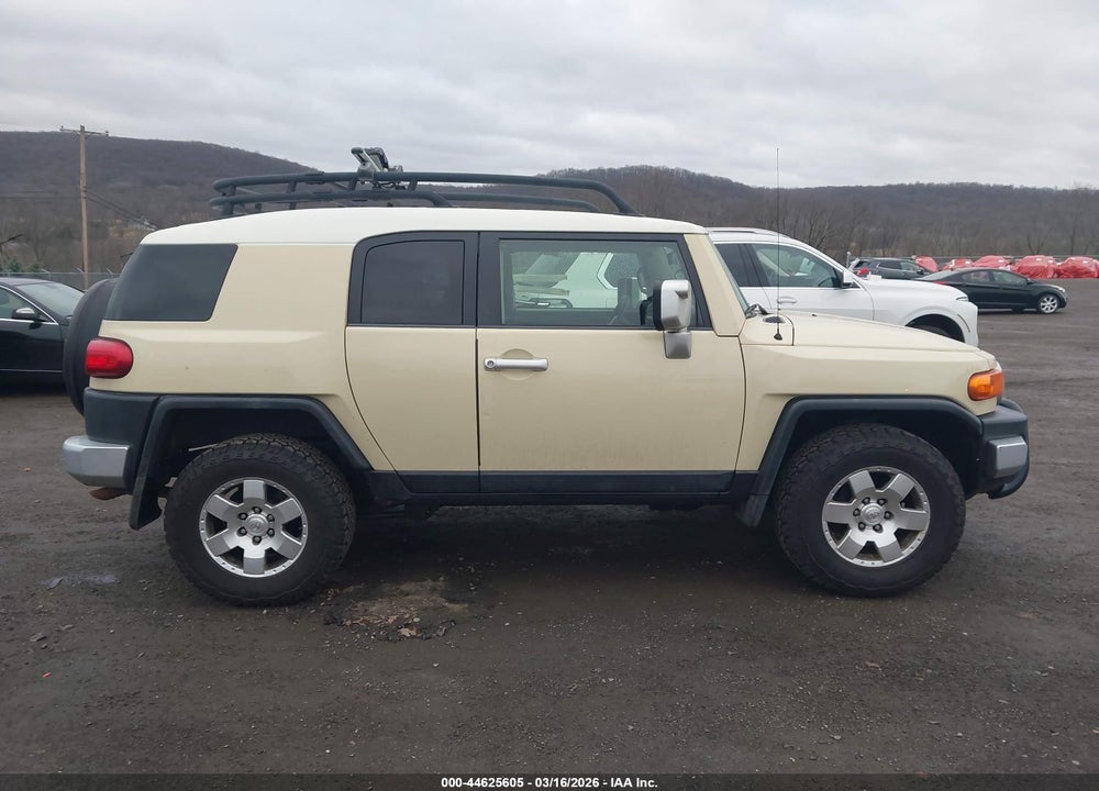 2008 TOYOTA FJ CRUISER VIN: JTEBU11F18K016547