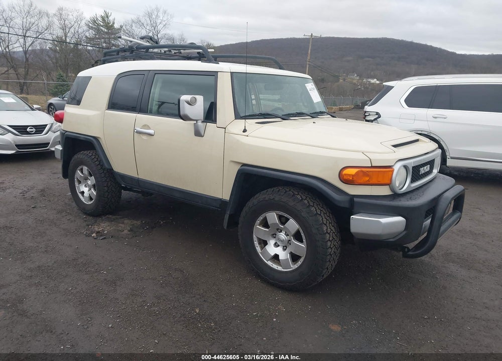 2008 TOYOTA FJ CRUISER VIN: JTEBU11F18K016547