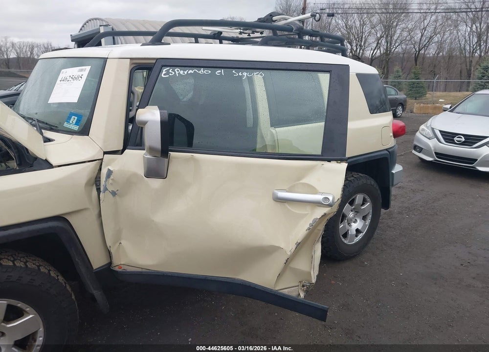 2008 TOYOTA FJ CRUISER VIN: JTEBU11F18K016547