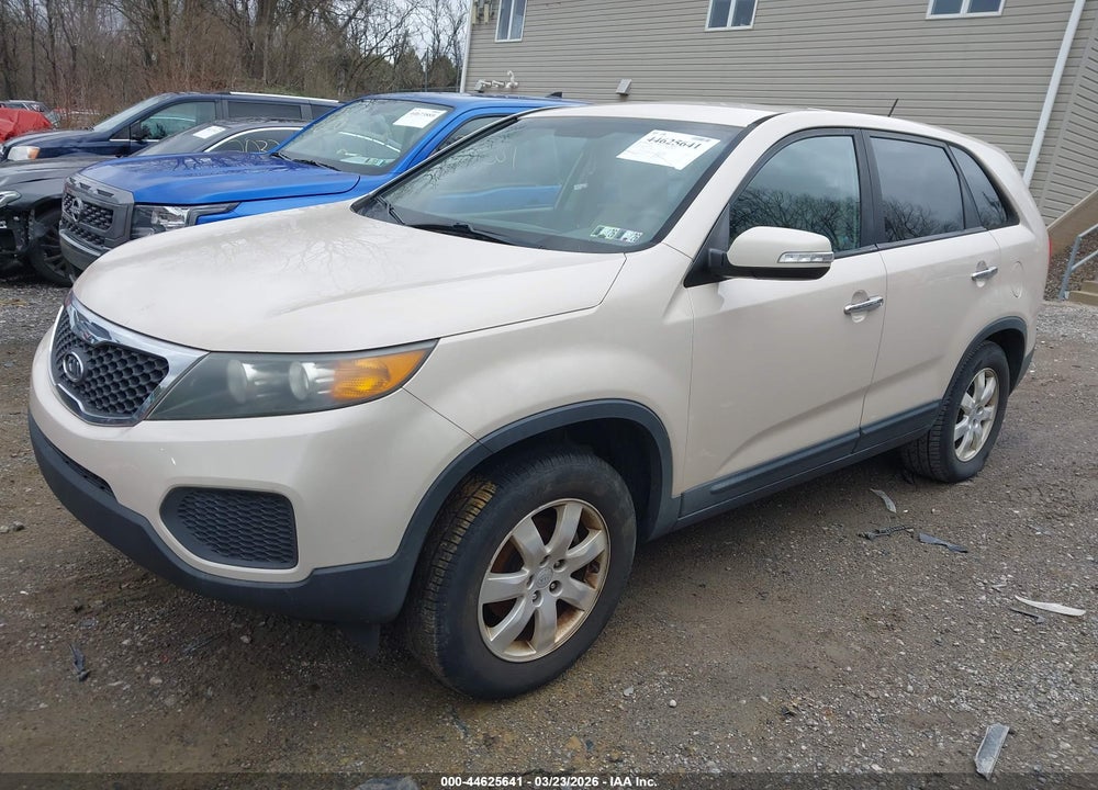 2011 KIA SORENTO LX VIN: 5XYKT3A16BG162432
