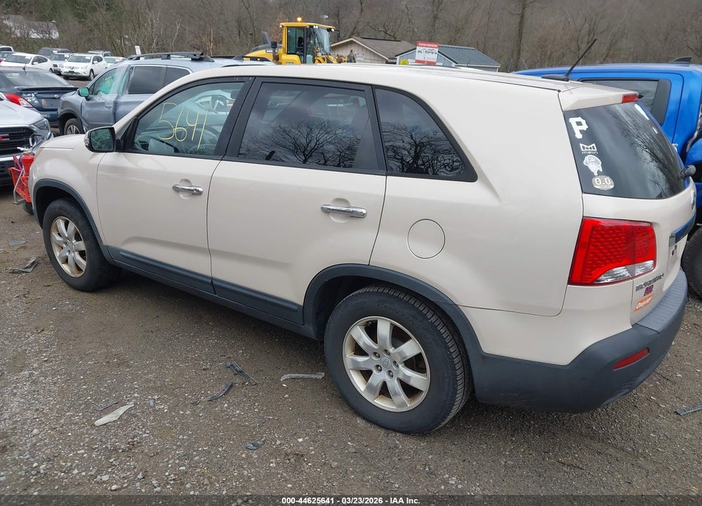2011 KIA SORENTO LX VIN: 5XYKT3A16BG162432