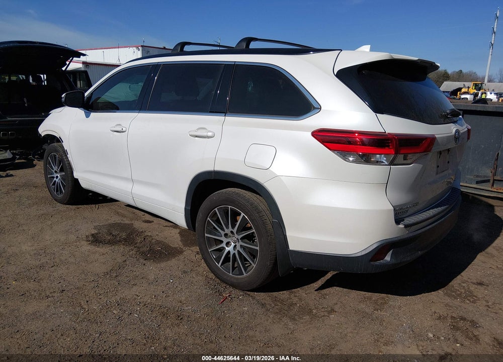 2017 TOYOTA HIGHLANDER SE VIN: 5TDJZRFH9HS360906