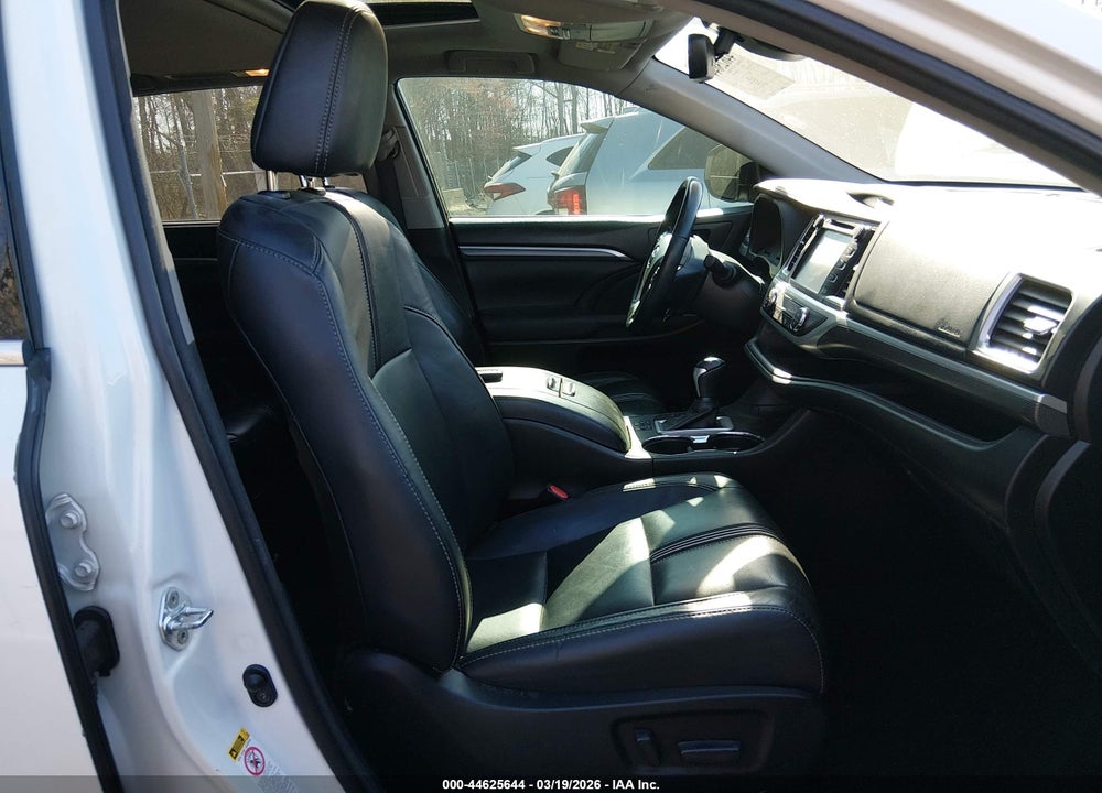 2017 TOYOTA HIGHLANDER SE VIN: 5TDJZRFH9HS360906