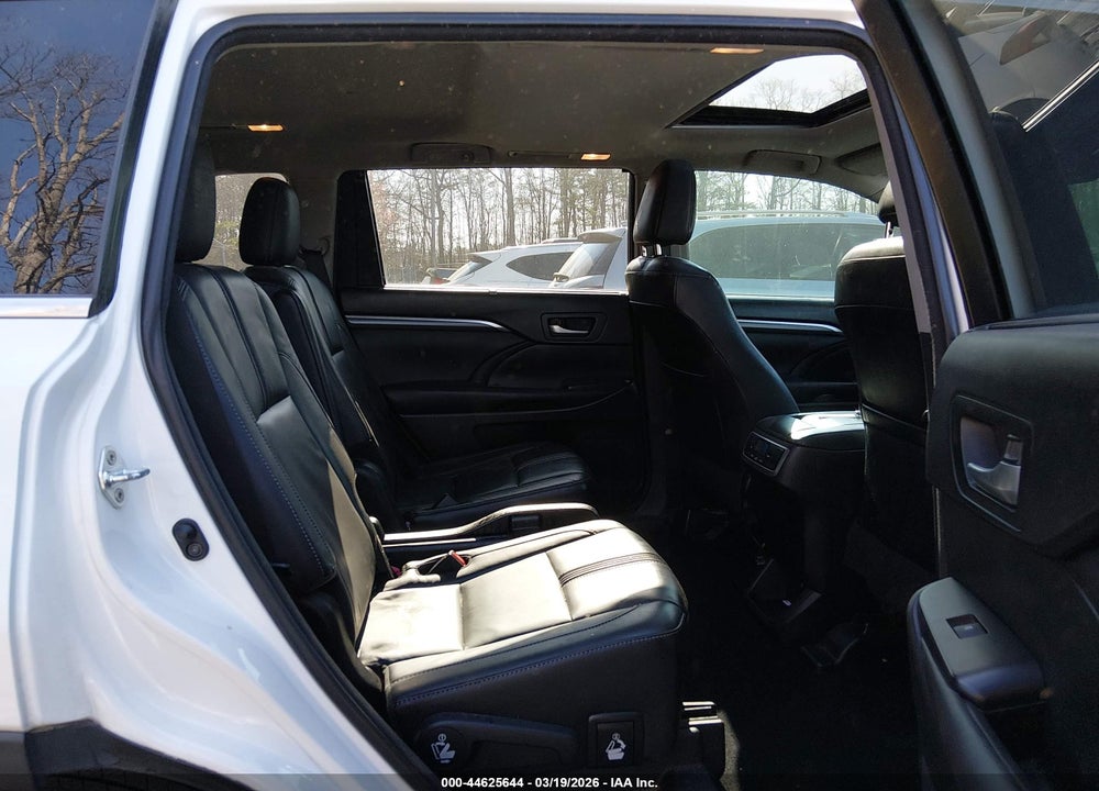 2017 TOYOTA HIGHLANDER SE VIN: 5TDJZRFH9HS360906