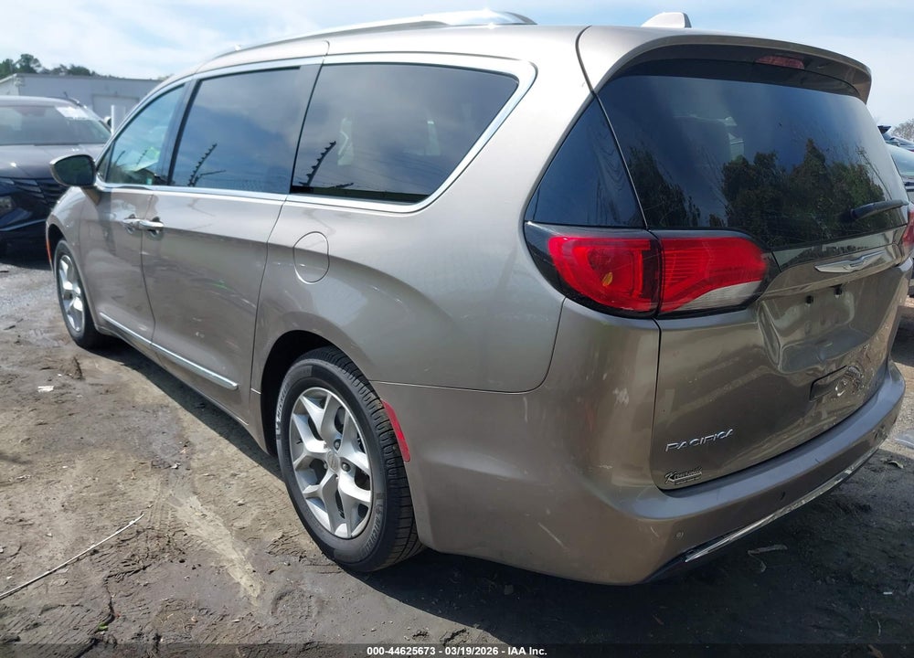 2018 CHRYSLER PACIFICA TOURING L VIN: 2C4RC1BG2JR154845