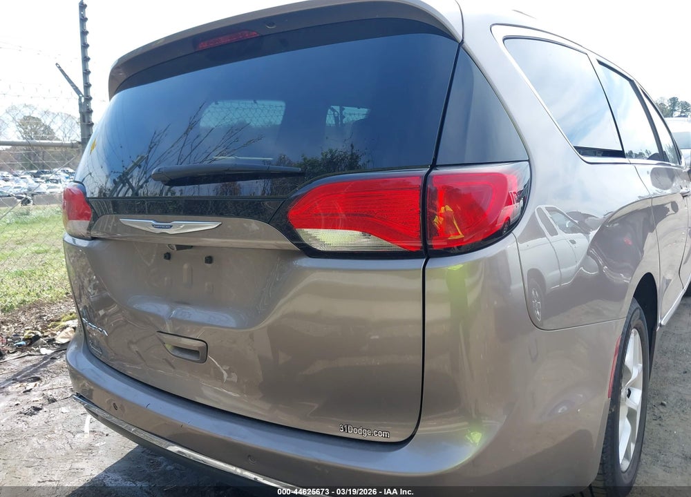 2018 CHRYSLER PACIFICA TOURING L VIN: 2C4RC1BG2JR154845