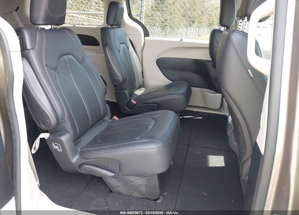 2018 CHRYSLER PACIFICA TOURING L VIN: 2C4RC1BG2JR154845