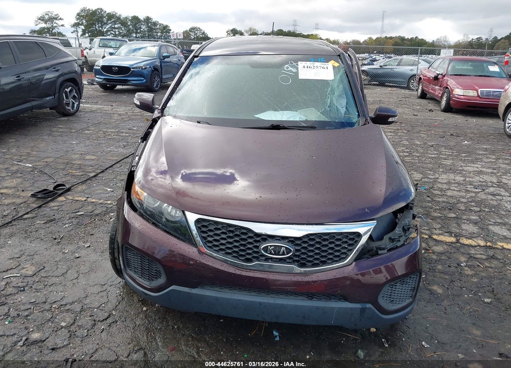 2011 KIA SORENTO LX VIN: 5XYKT3A10BG090188