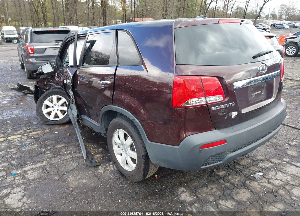 2011 KIA SORENTO LX VIN: 5XYKT3A10BG090188