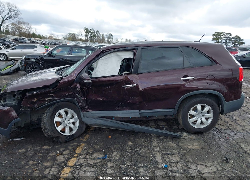 2011 KIA SORENTO LX VIN: 5XYKT3A10BG090188