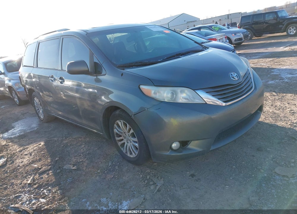 2014 TOYOTA SIENNA XLE V6 8 PASSENGER VIN: 5TDYK3DC6ES431174