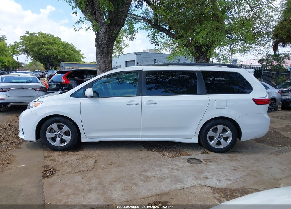 2019 TOYOTA SIENNA LE 8 PASSENGER VIN: 5TDKZ3DC2KS978455