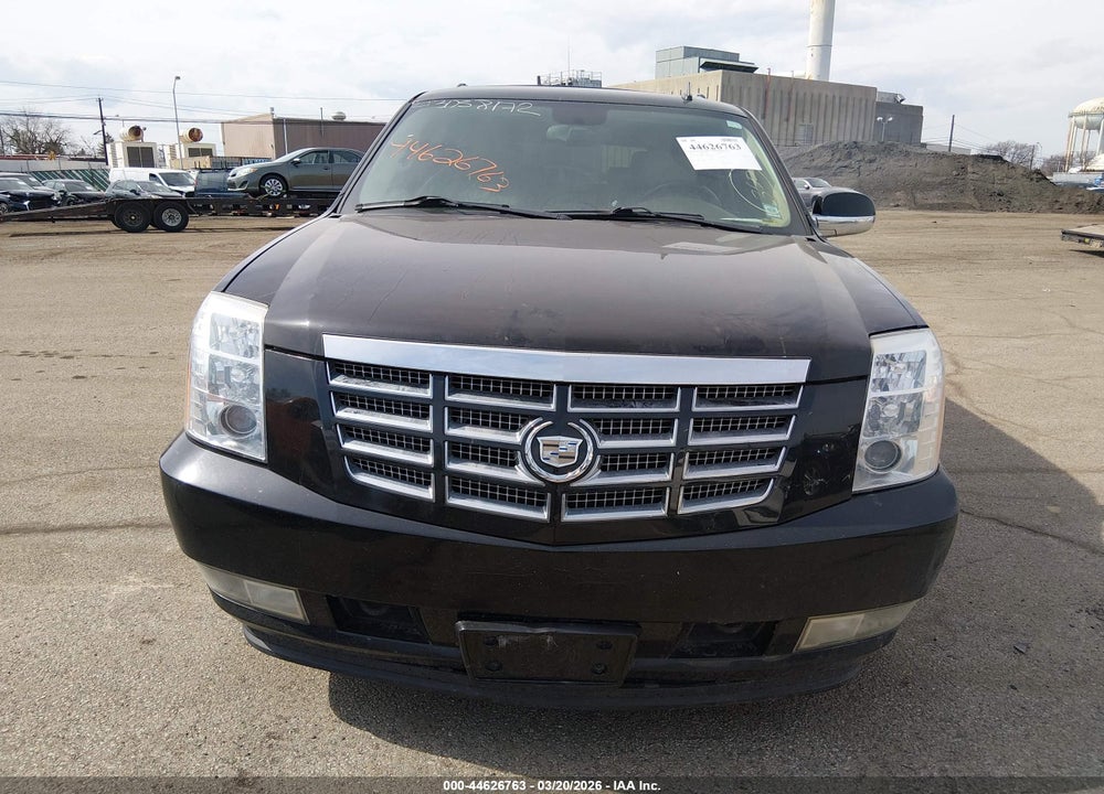 2011 CADILLAC ESCALADE VIN: 1GYS4CEF6BR155589