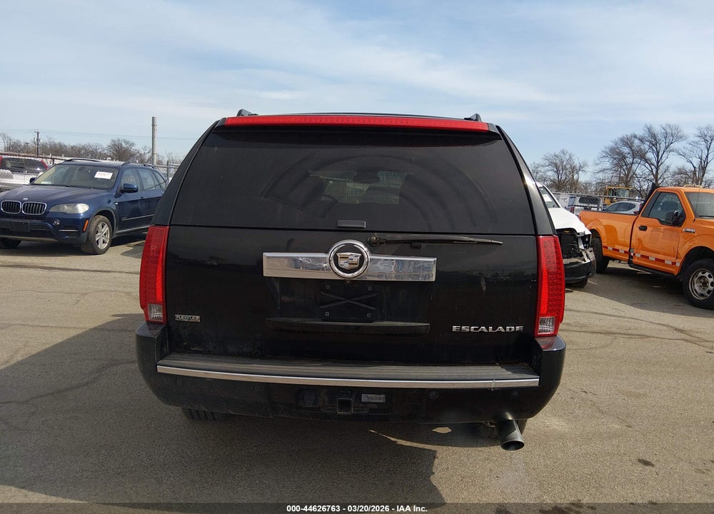 2011 CADILLAC ESCALADE VIN: 1GYS4CEF6BR155589