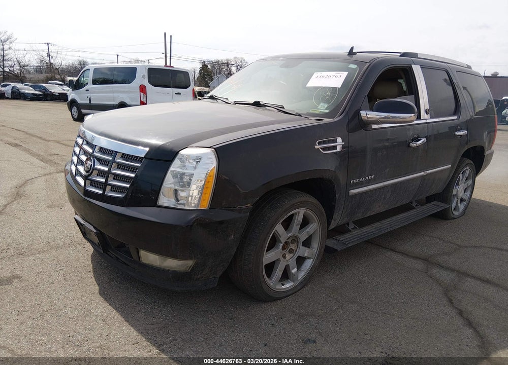 2011 CADILLAC ESCALADE VIN: 1GYS4CEF6BR155589