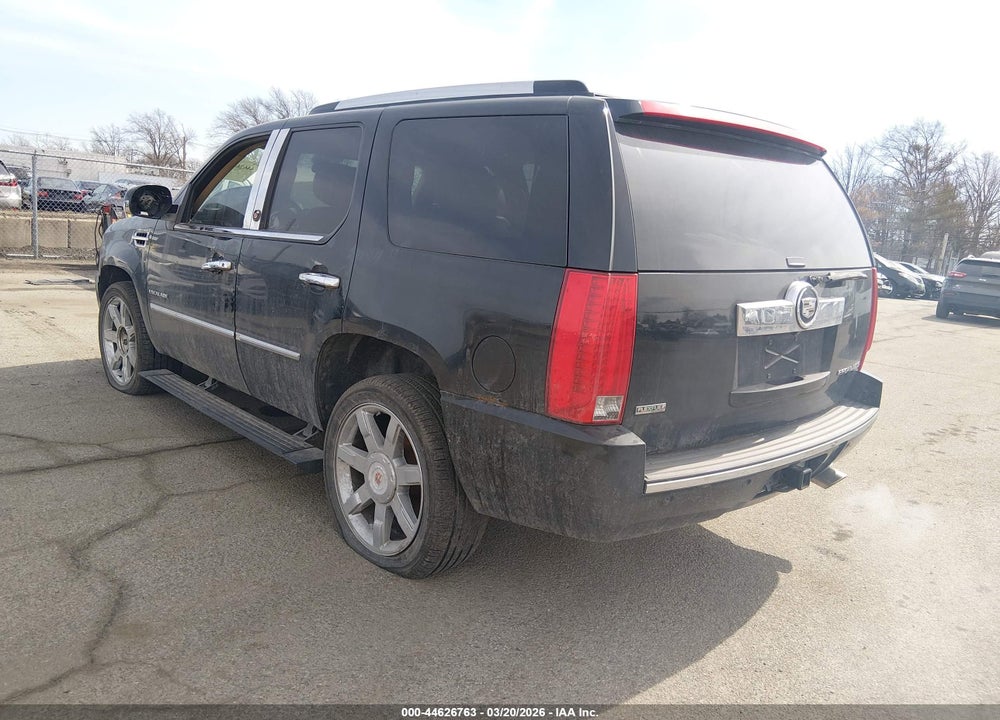 2011 CADILLAC ESCALADE VIN: 1GYS4CEF6BR155589