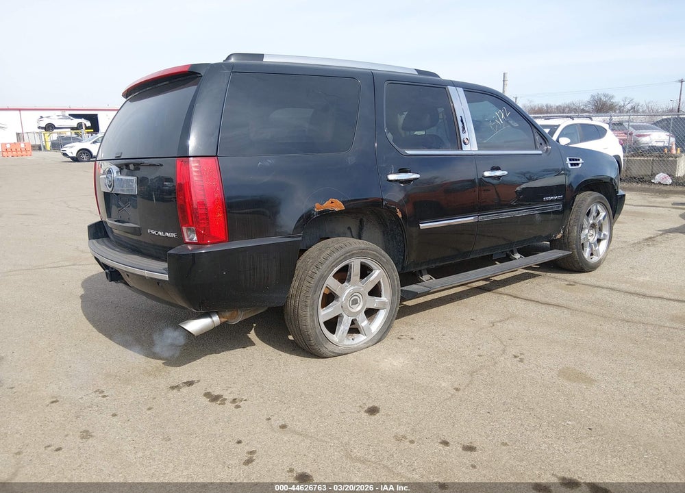 2011 CADILLAC ESCALADE VIN: 1GYS4CEF6BR155589
