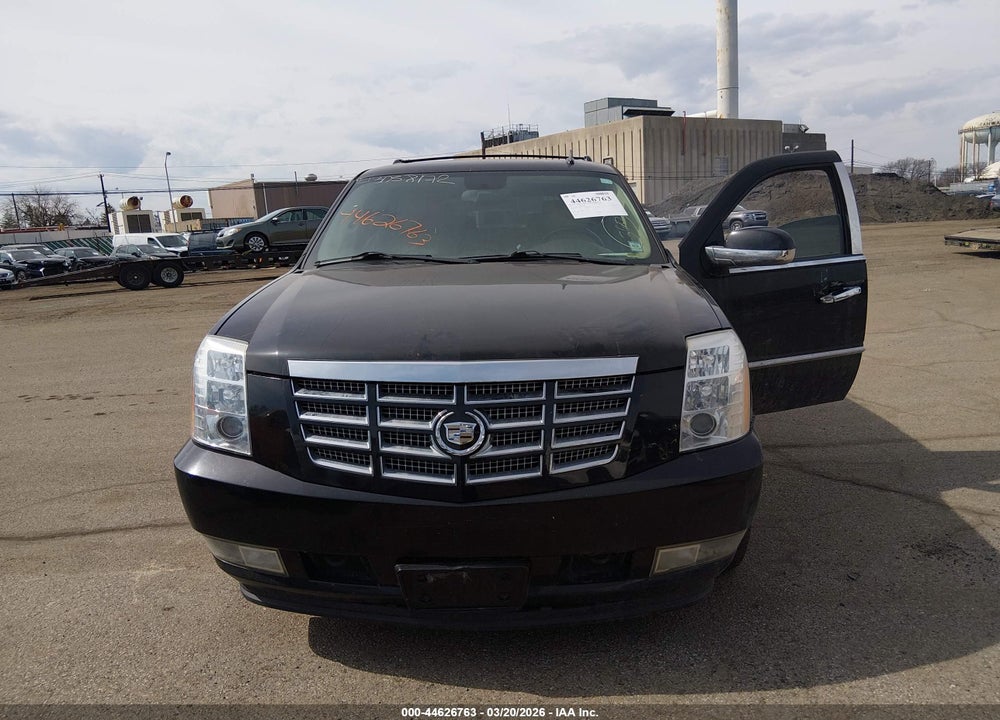 2011 CADILLAC ESCALADE VIN: 1GYS4CEF6BR155589