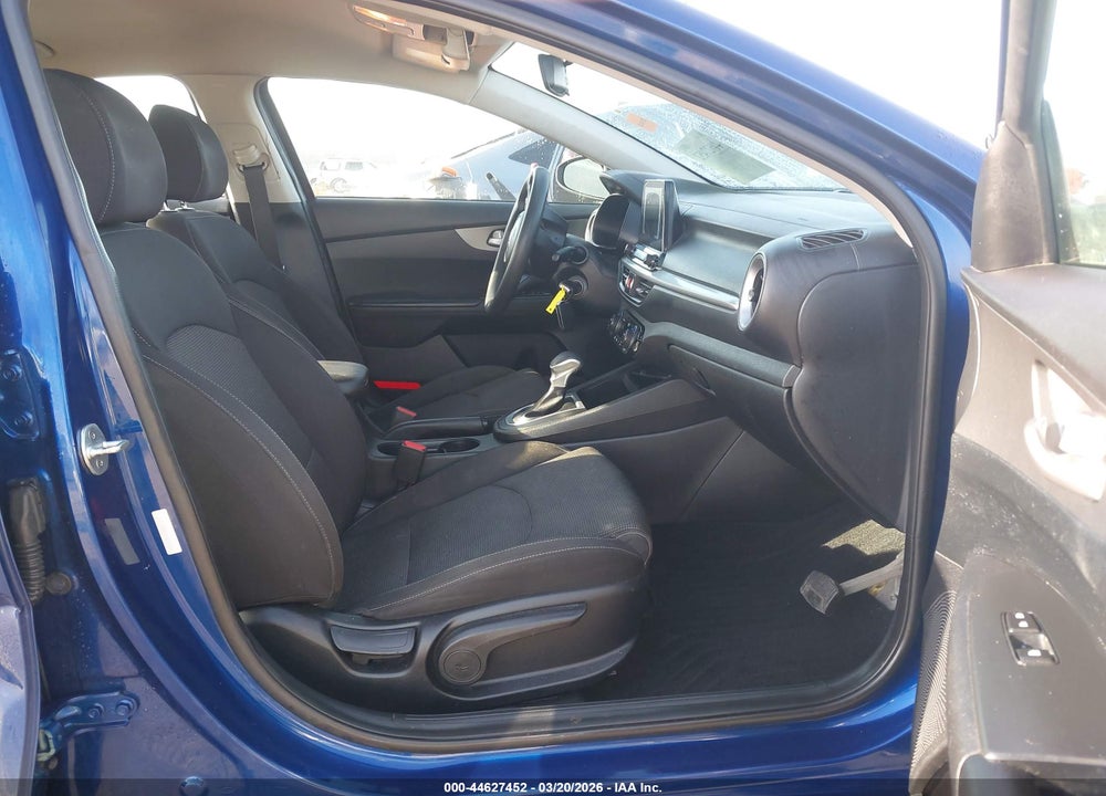 2019 KIA FORTE LXS VIN: 3KPF24AD9KE009755