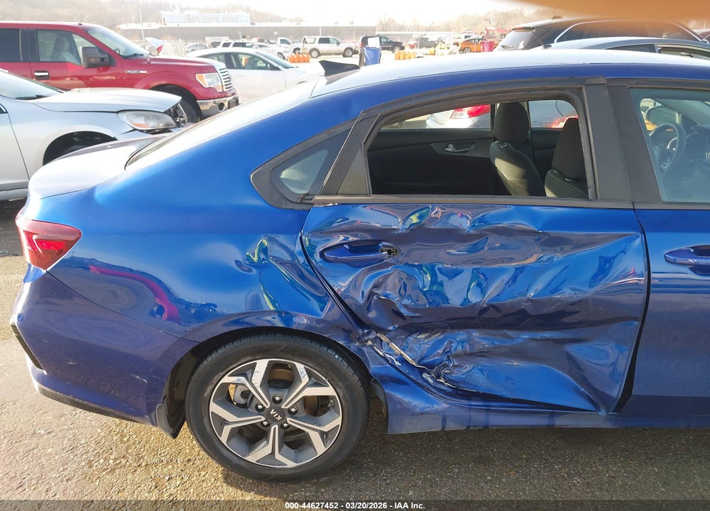 2019 KIA FORTE LXS VIN: 3KPF24AD9KE009755