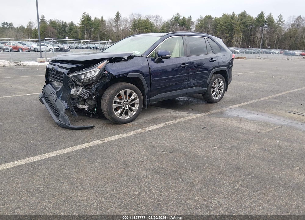 2020 TOYOTA RAV4 XLE PREMIUM VIN: JTMA1RFV2LD528435