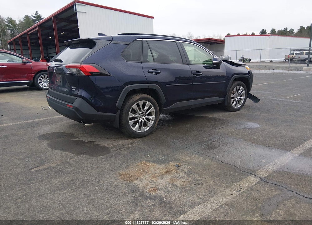 2020 TOYOTA RAV4 XLE PREMIUM VIN: JTMA1RFV2LD528435