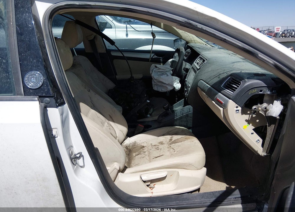 2011 VOLKSWAGEN JETTA 2.0L TDI VIN: 3VW3L7AJ4BM095535