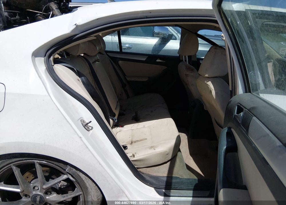 2011 VOLKSWAGEN JETTA 2.0L TDI VIN: 3VW3L7AJ4BM095535