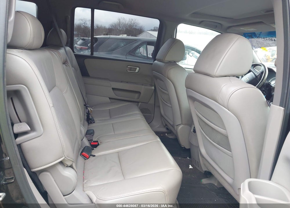 2011 HONDA PILOT EX-L VIN: 5FNYF3H77BB012218