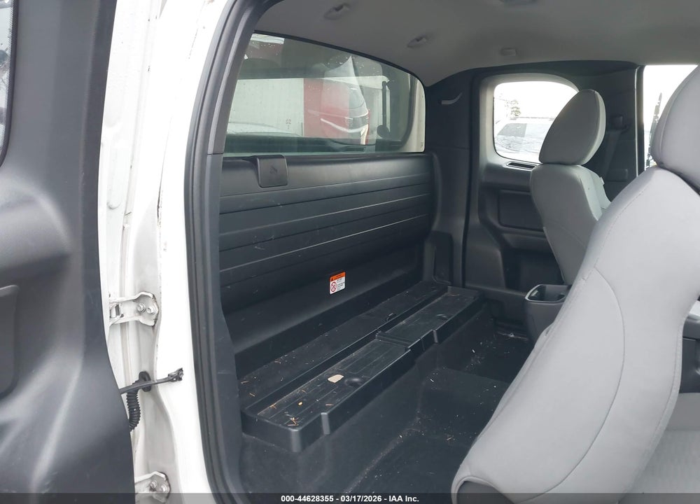 2018 TOYOTA TACOMA SR VIN: 5TFSX5EN3JX059641