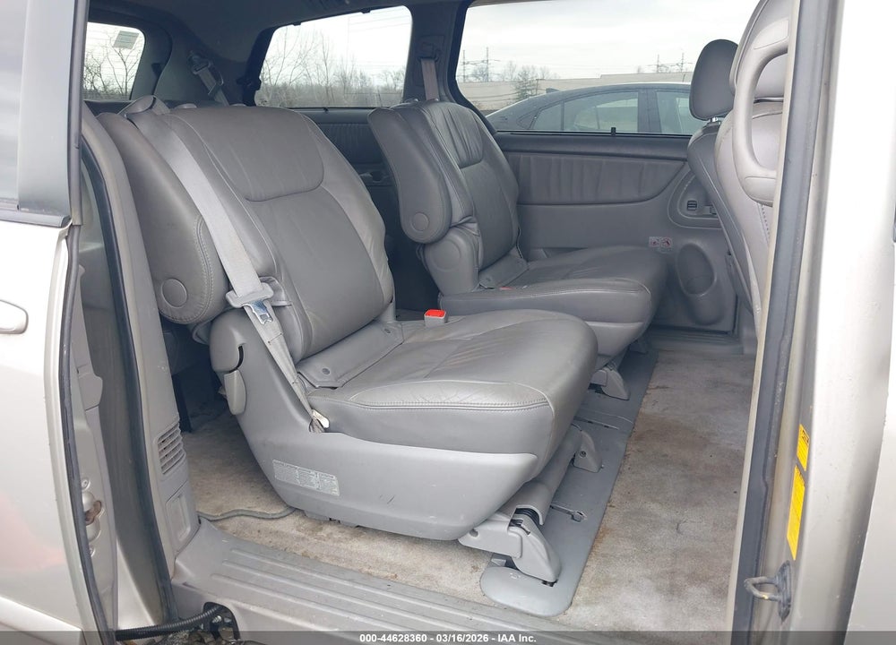 2007 TOYOTA SIENNA XLE VIN: 5TDBK22C77S005984