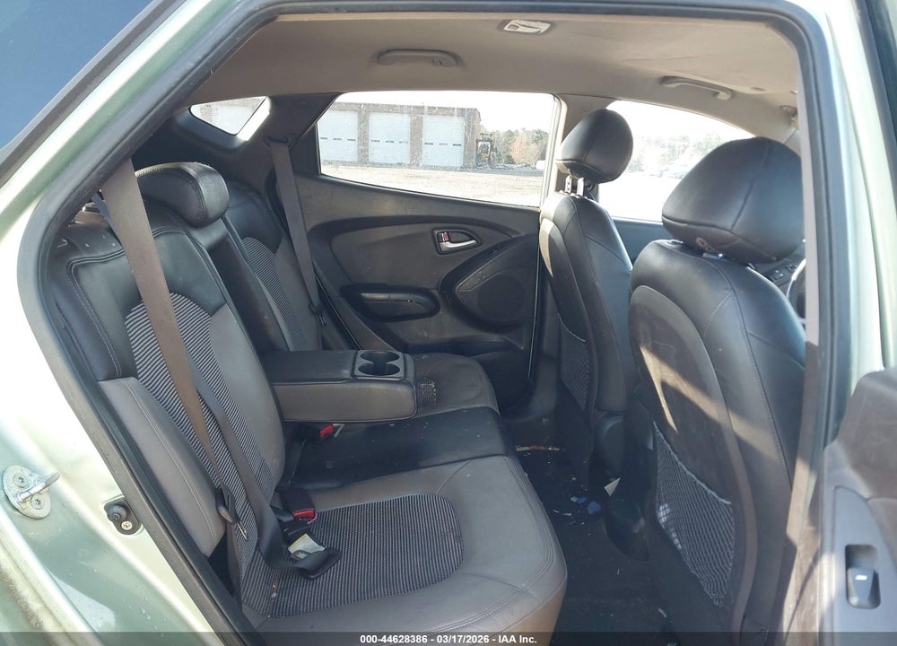 2010 HYUNDAI TUCSON GLS VIN: KM8JU3AC5AU112527
