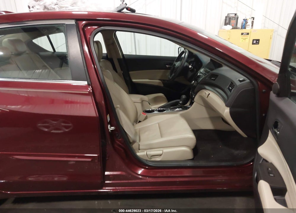 2013 ACURA ILX 2.0L VIN: 19VDE1F5XDE002775