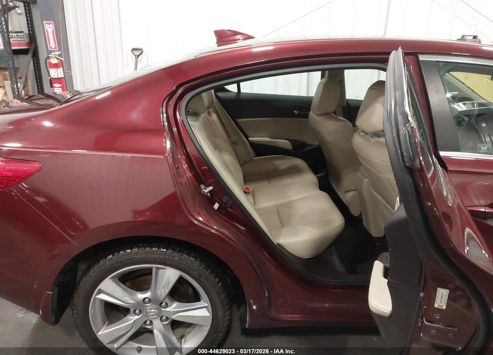 2013 ACURA ILX 2.0L VIN: 19VDE1F5XDE002775