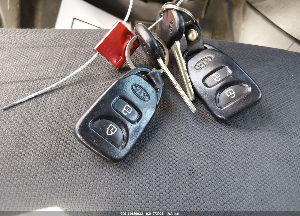 2010 KIA SOUL + VIN: KNDJT2A28A7144752