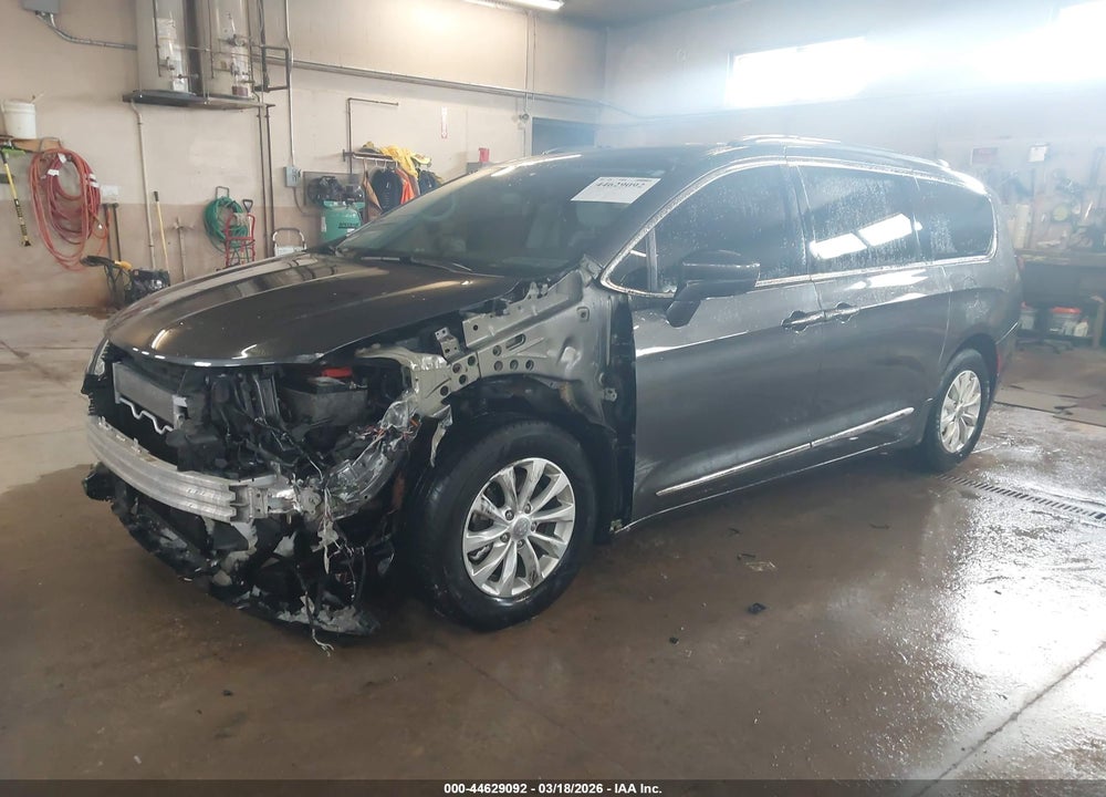 2019 CHRYSLER PACIFICA TOURING L VIN: 2C4RC1BG2KR627578