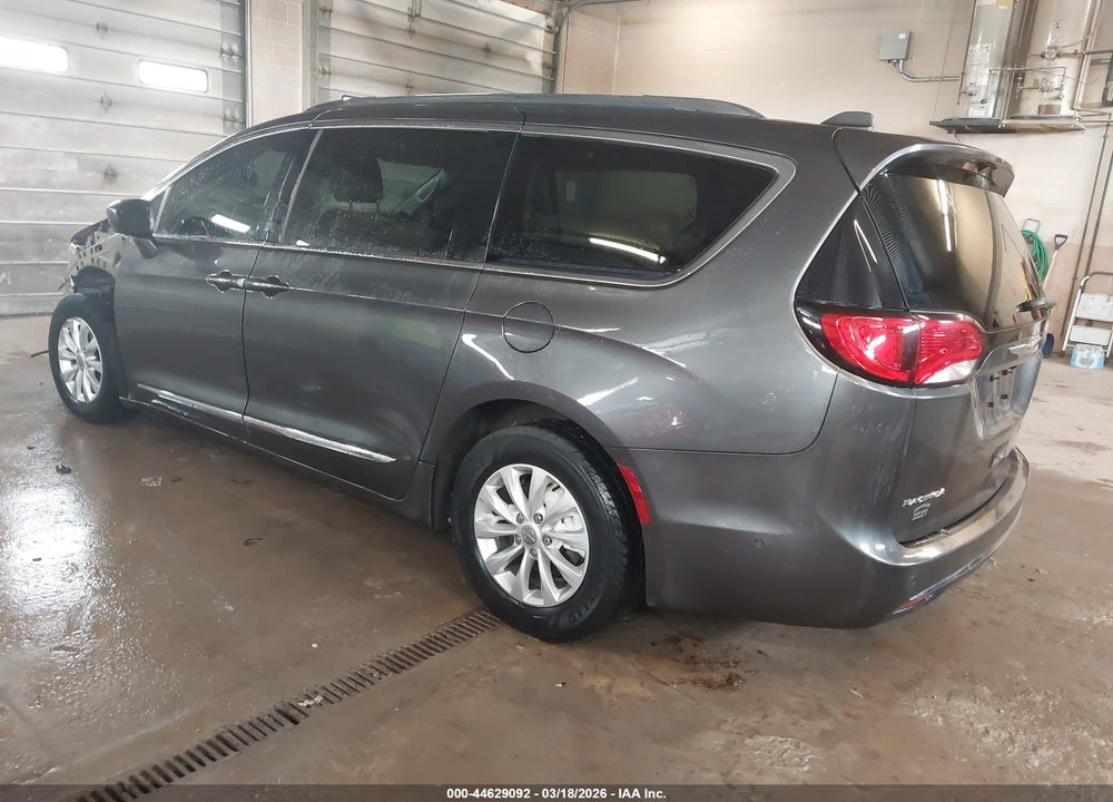 2019 CHRYSLER PACIFICA TOURING L VIN: 2C4RC1BG2KR627578
