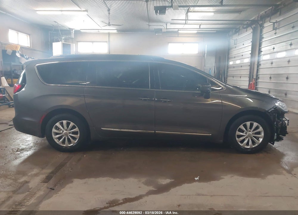 2019 CHRYSLER PACIFICA TOURING L VIN: 2C4RC1BG2KR627578