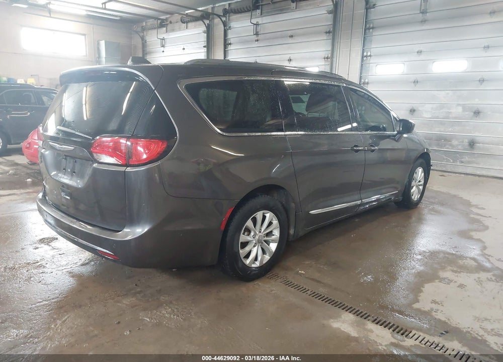 2019 CHRYSLER PACIFICA TOURING L VIN: 2C4RC1BG2KR627578