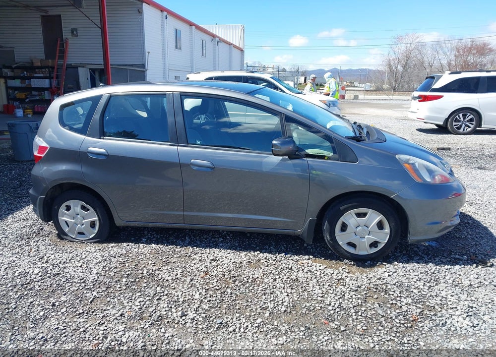 2013 HONDA FIT VIN: JHMGE8H31DC011508