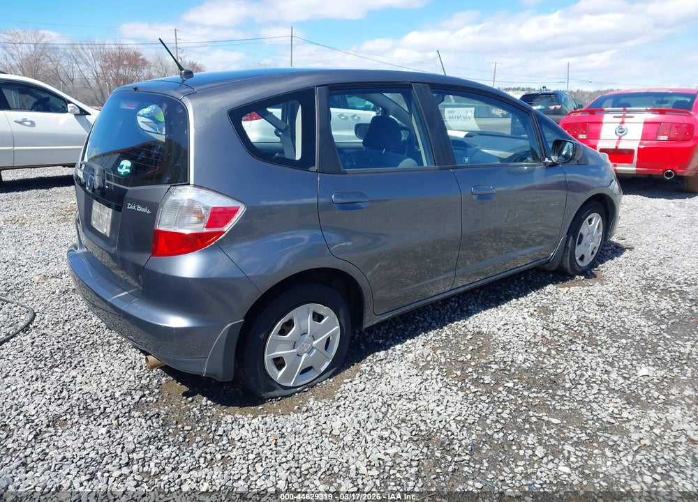 2013 HONDA FIT VIN: JHMGE8H31DC011508