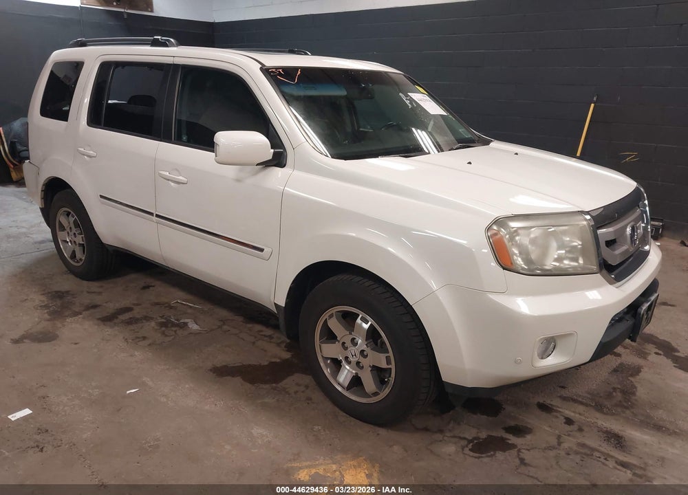2011 HONDA PILOT TOURING VIN: 5FNYF4H91BB069585