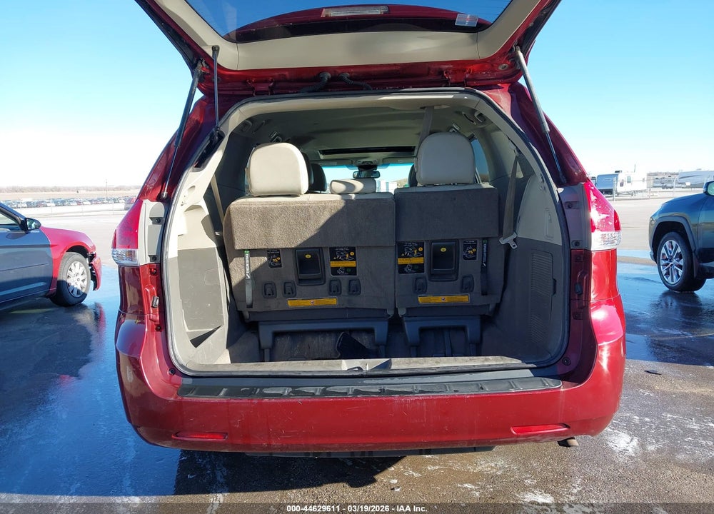 2012 TOYOTA SIENNA XLE 7 PASSENGER VIN: 5TDDK3DC7CS048212