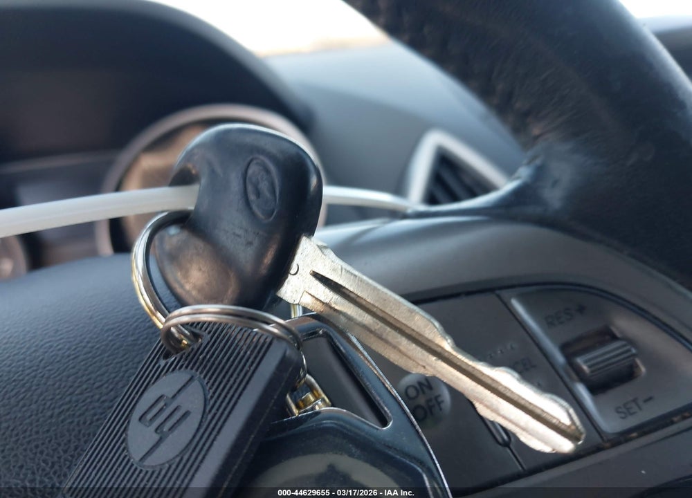 2011 HYUNDAI TUCSON GLS VIN: KM8JUCAC8BU121840