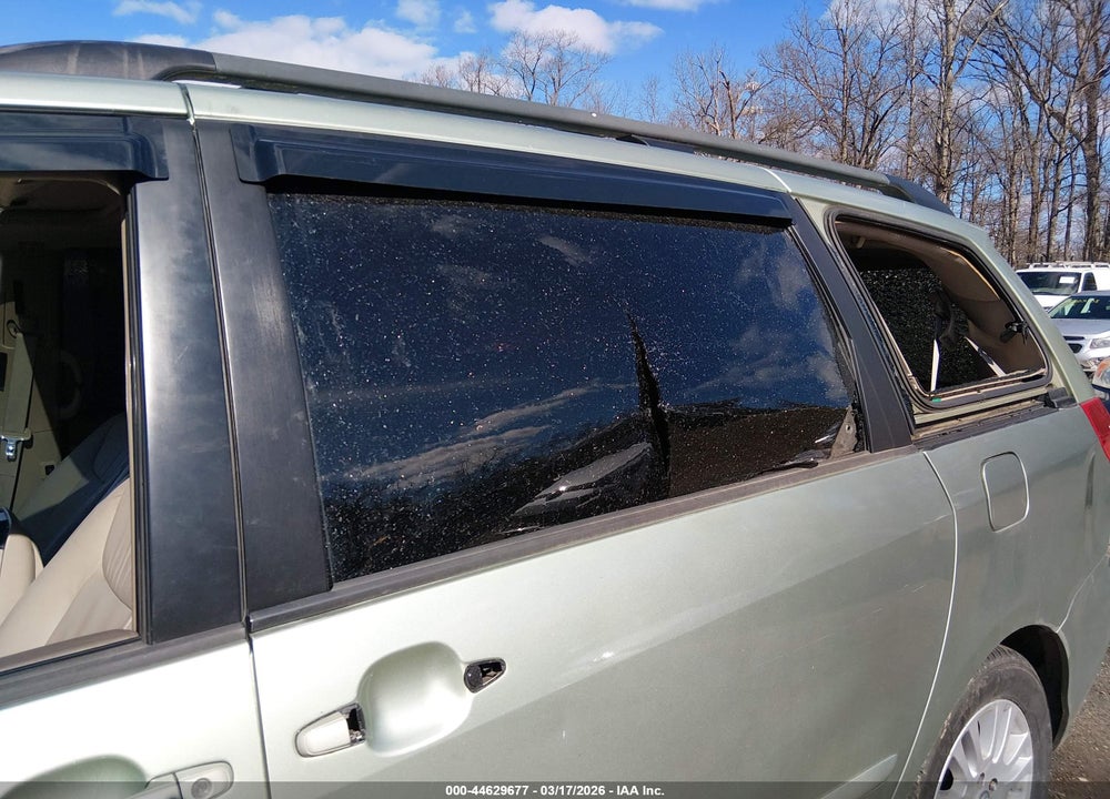 2008 TOYOTA SIENNA XLE VIN: 5TDBK22C18S009563